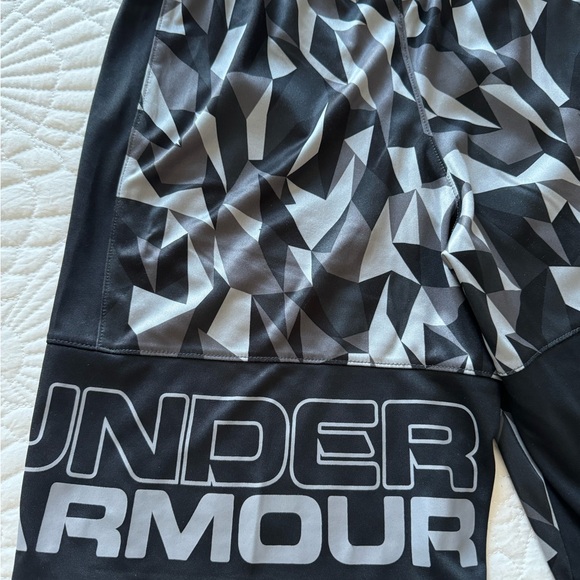 Under Armour Boys Shorts- Size Junior Medium - Picture 10 of 15